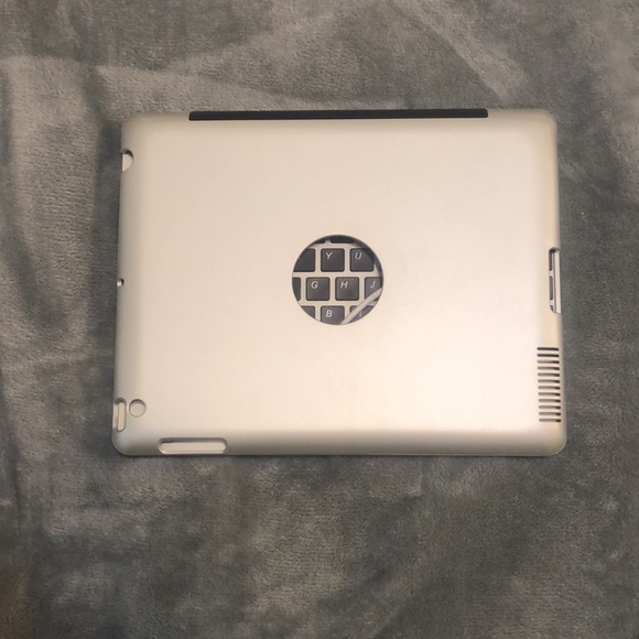 Bluetooth Keyboard & Power Bank - Picture 5 of 12